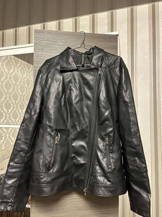 Стильна жіноча косуха з екошкіри (р. 48-50) — ідеальний стан!