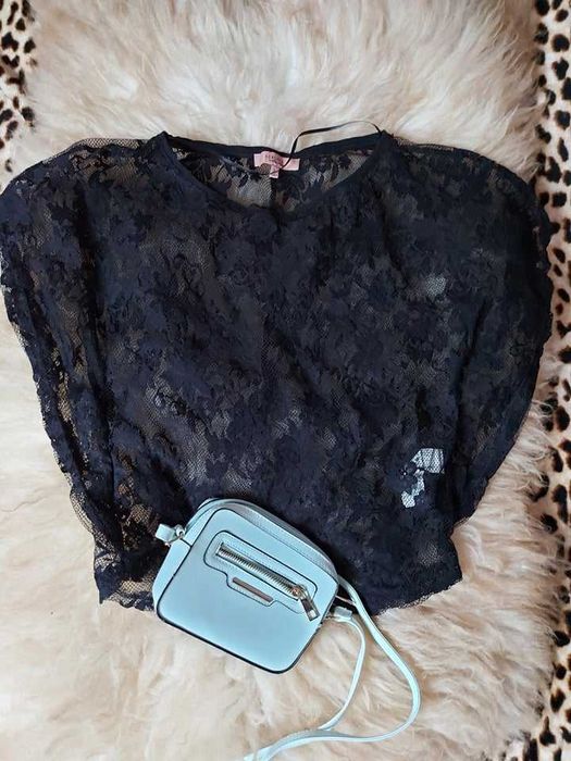 Koronkowa bluzka S Bershka