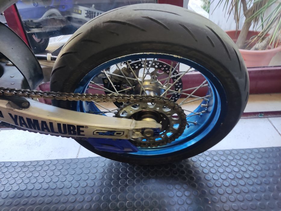 Yamaha YZ 450 F com matrícula