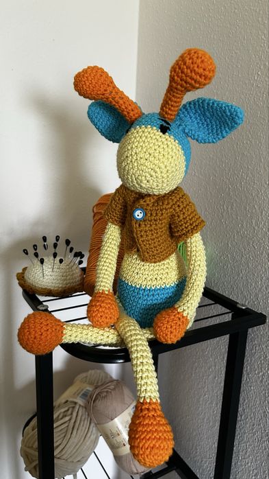 girafa amigurumi em croché feita a mão handmade doll