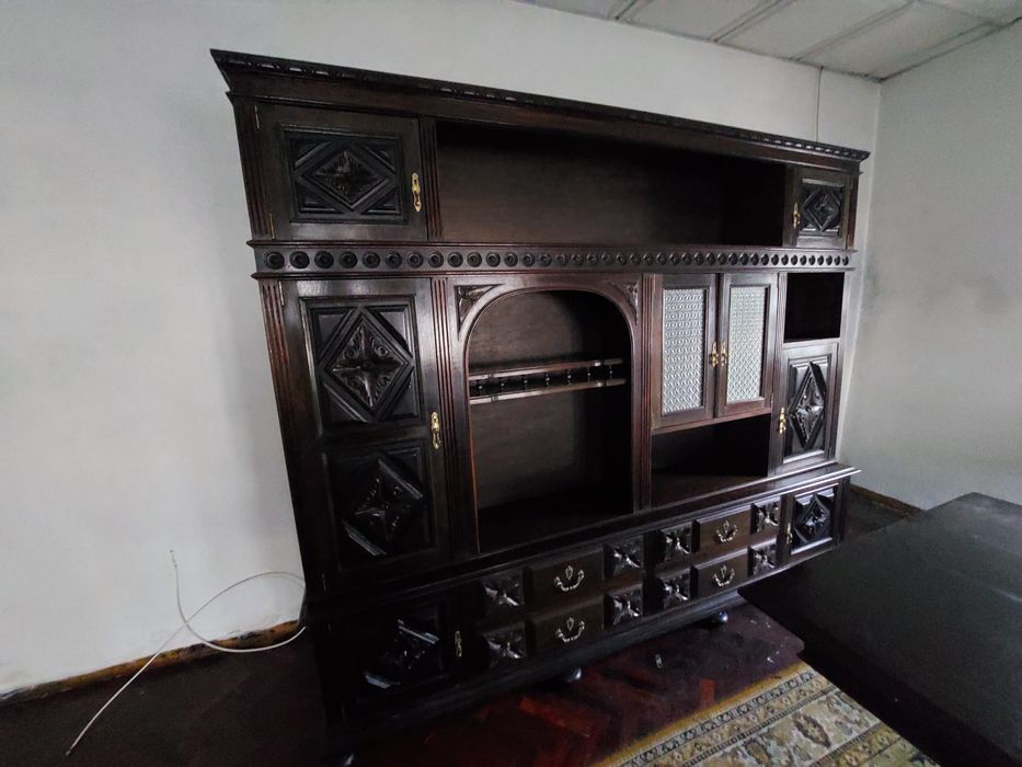 Móvel de sala em mogno