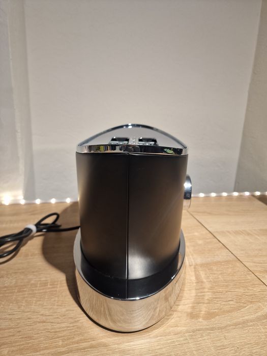 Тостер Bugatti Volo чорного кольору