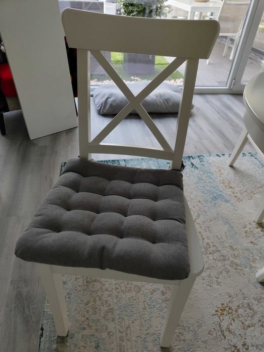 4 cadeiras brancas INGATORP e INGOLF