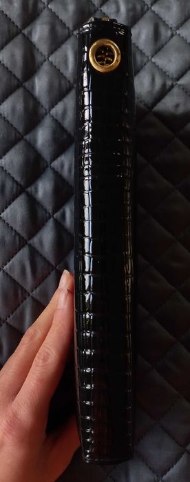 Używany czarny porfel - lakierowana skóra ekologiczna - cyrkonie