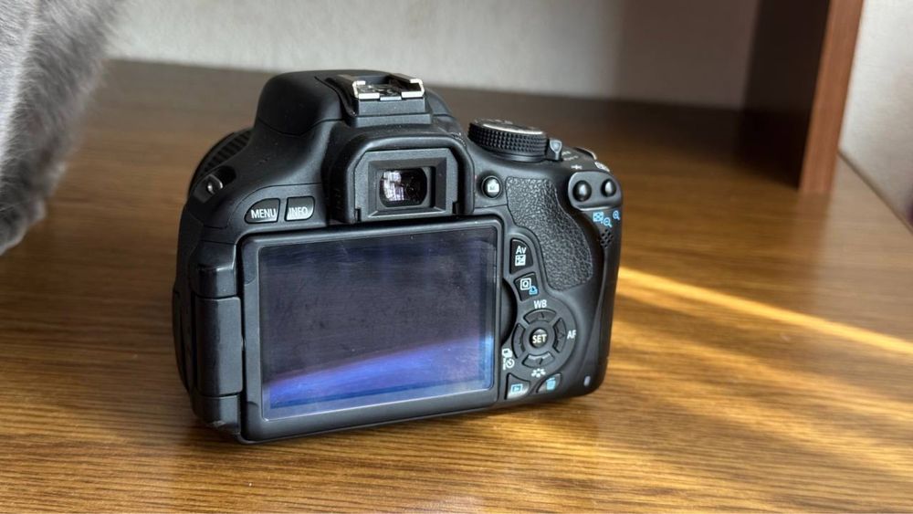 Продам Canon 600D+комплект