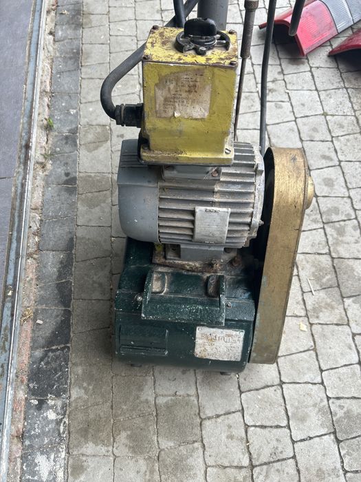 Cykliniarka do parkietu