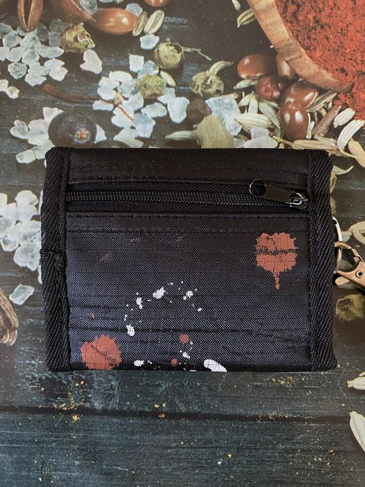 Кошильок чорного кольру.