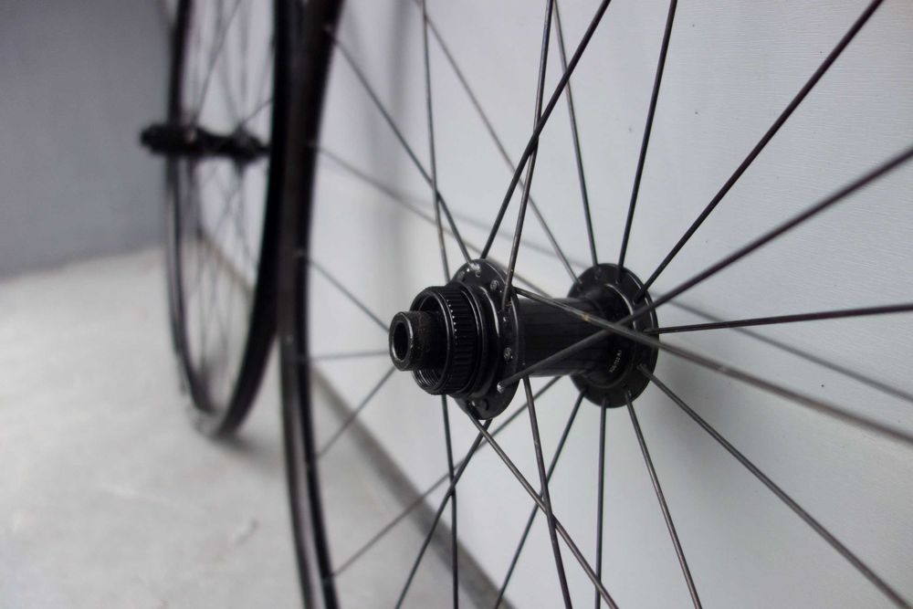 Koła szosowe DT Swiss R470 – 24h, thru-axle, centerlock, jak Nowe