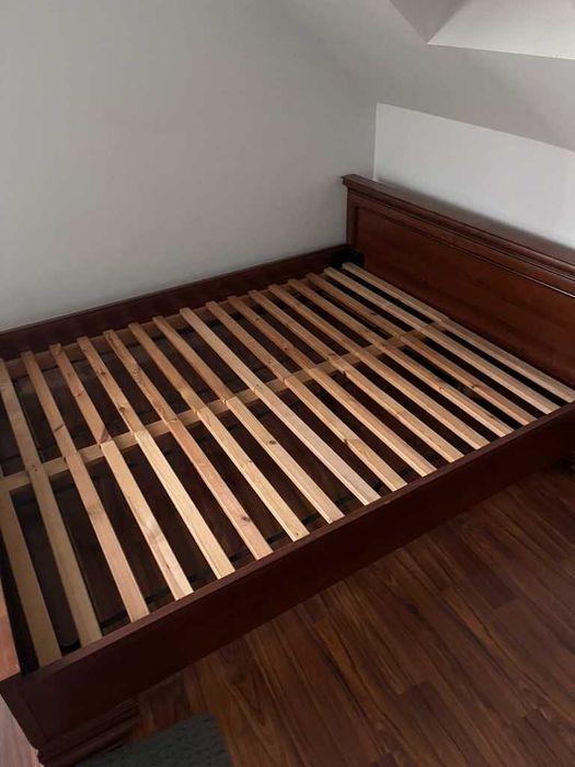 Łóżko małżeńskie ciemne drewno