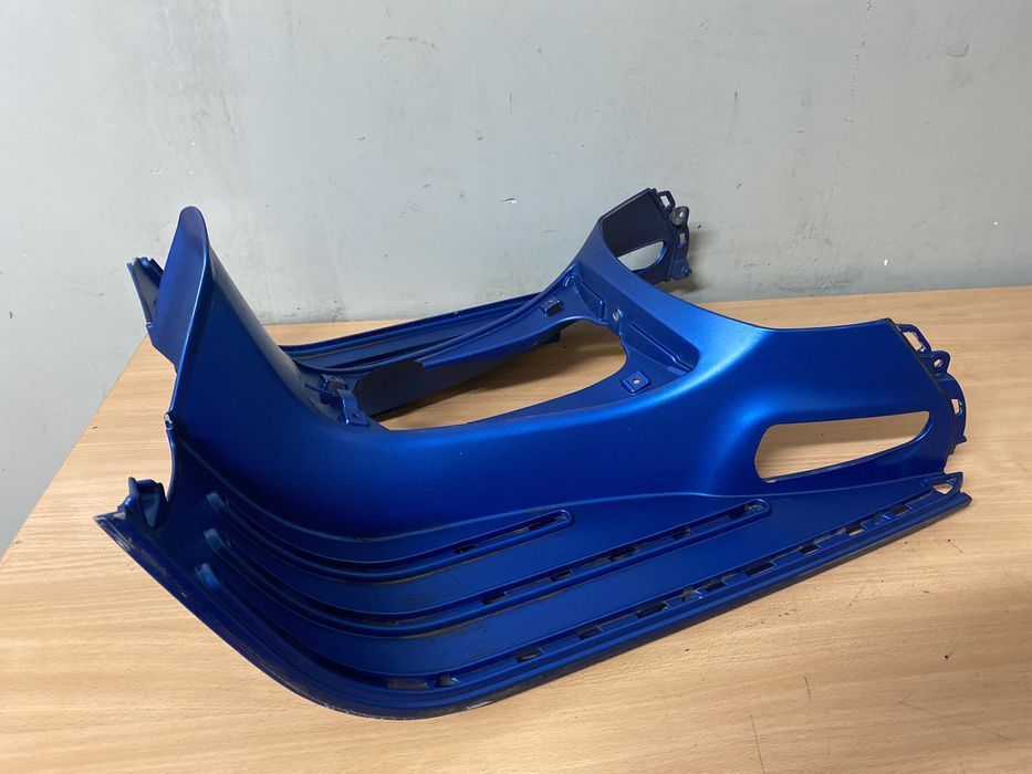 Podłoga PIAGGIO VESPA GT GTS GTV owiewka pod nogi osłona dywanik