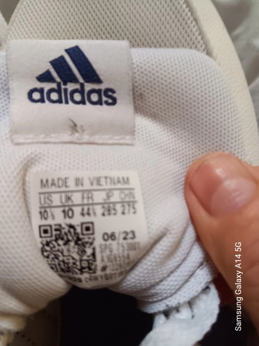 ténis  de marca adidas