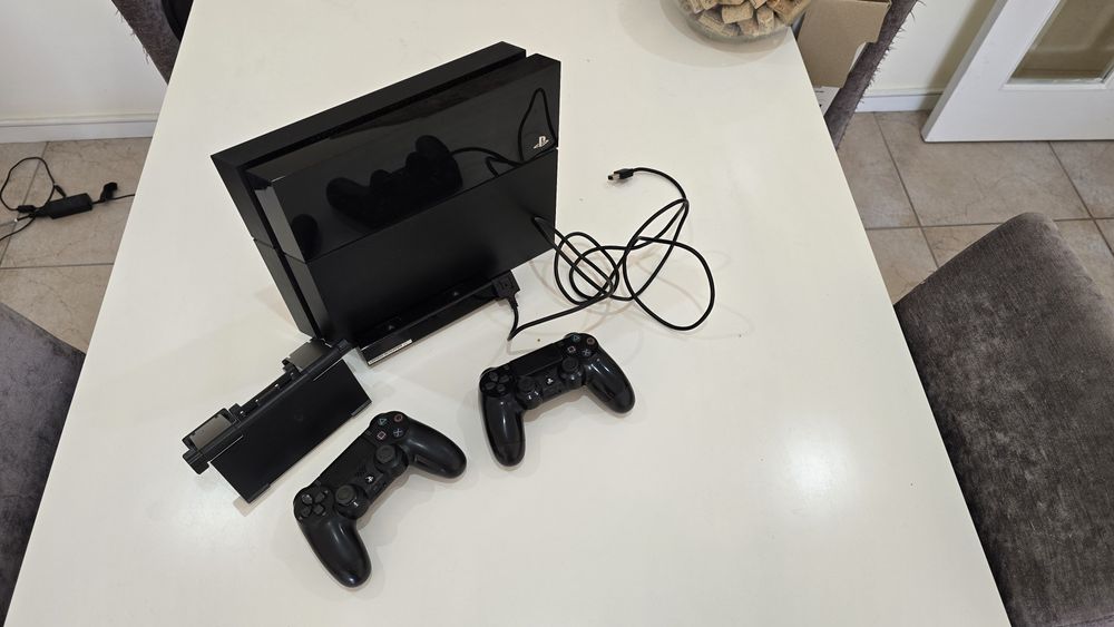 PlayStation 4+2 comandos + camara