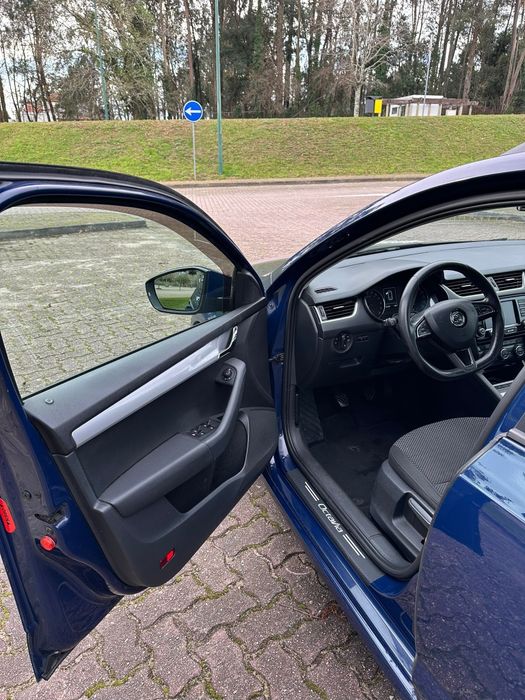 Skoda oktavia 2.0 tdi 150cv.Troco por um carro de sete lugares.