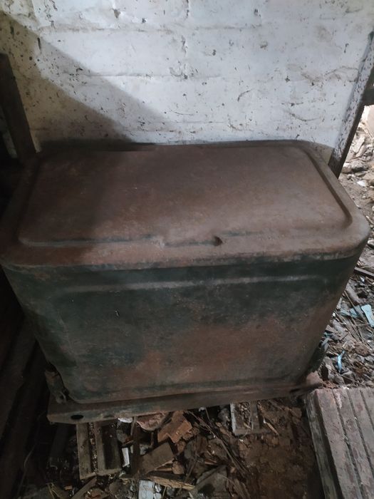 Продаётся бензиновый генератор .