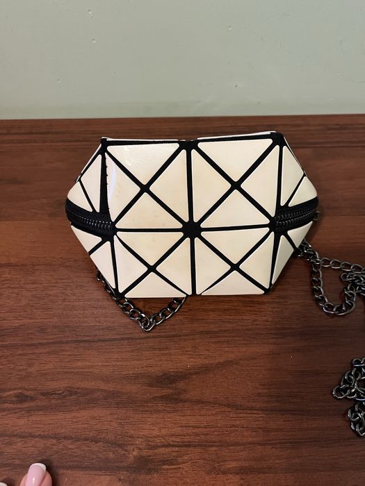 Жіноча сумка через плече з геометричним дизайном