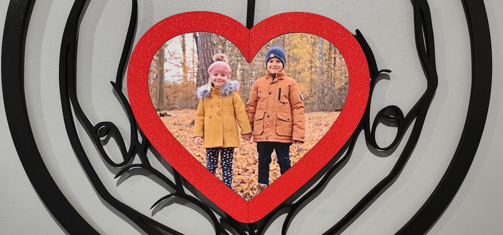 Obraz serce na dłoniach ze zdjęciem