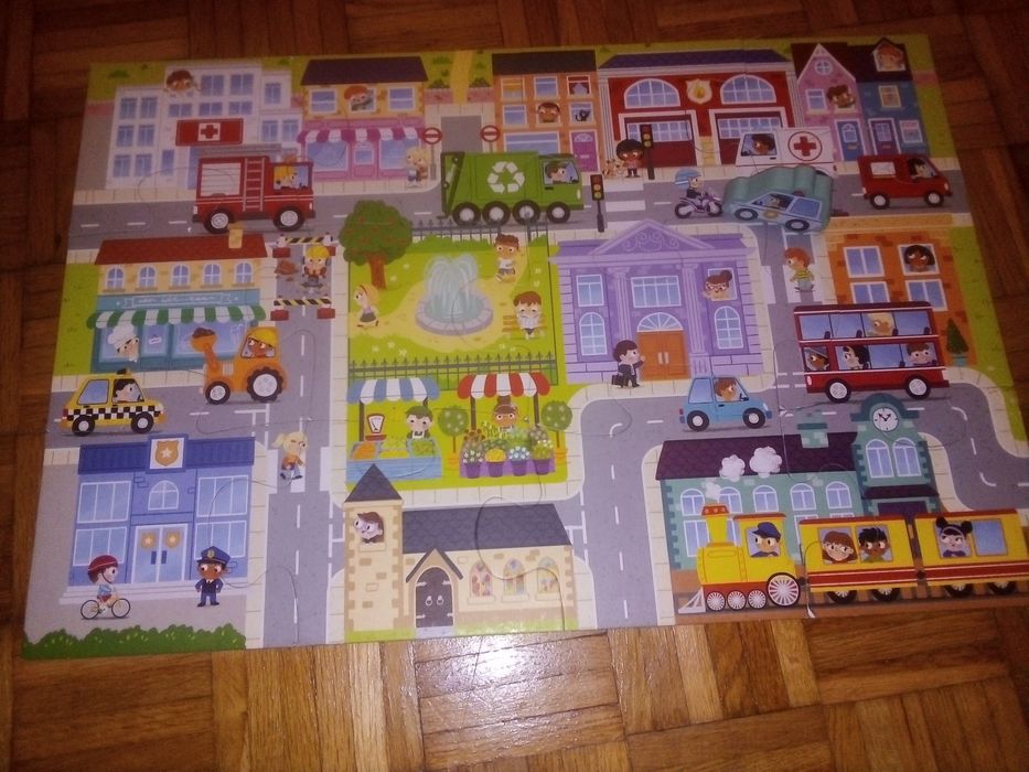 5 pudełek puzzli