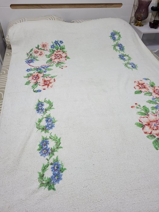 Махрові простирадла 1,5-спальні по 200 грн.