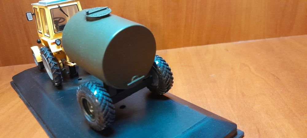 Модель прицеп бочка 3куба маштаб 1/43