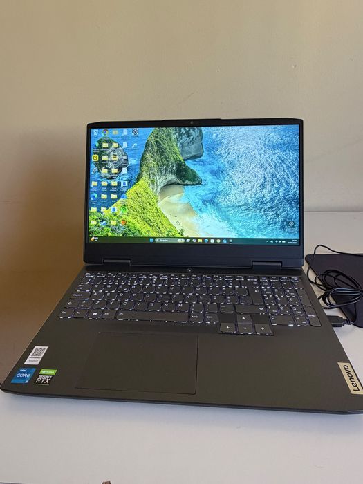 Portatil gaming LENOVO
