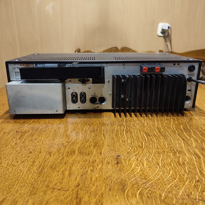 Amplituner unitra AT 9100 pod logiem Tsuba