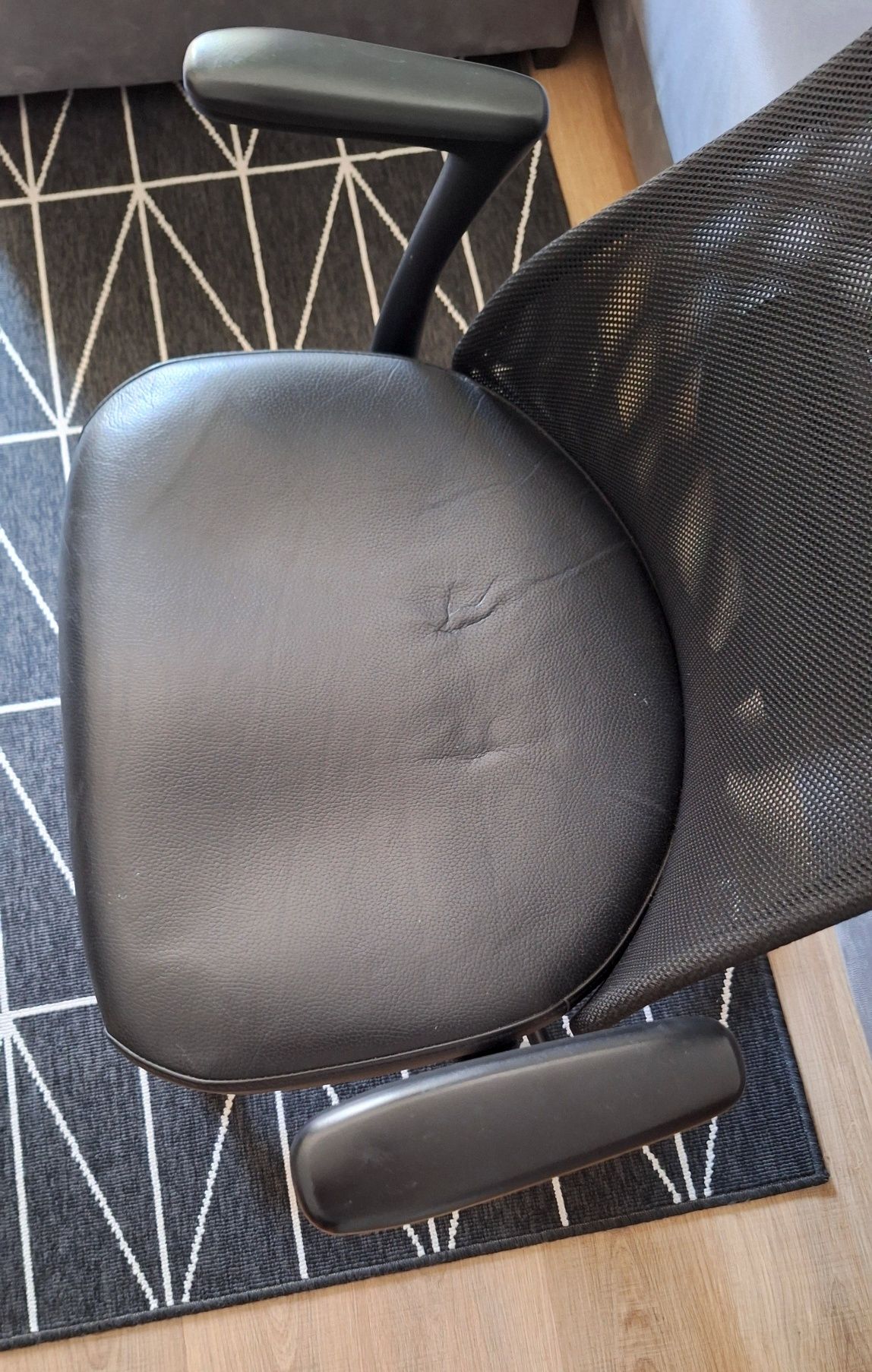 Cadeira giratoria c bracos JARVFJALLET Aguas Livres OLX.pt