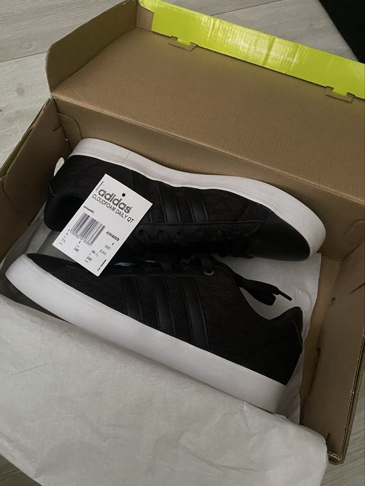 Кеди adidas новенькі, без дефектів, розмір 39 (24,5 см) купляла за 1750 крон