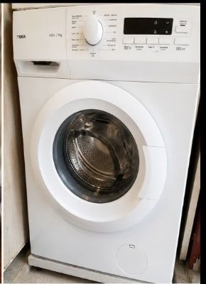 Máquina de lavar roupa TEKA, usada e em bom estado de funcionamento.
