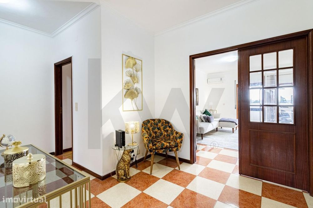 Apartamento T3 em São João da Madeira - com varandas, Localização Estr