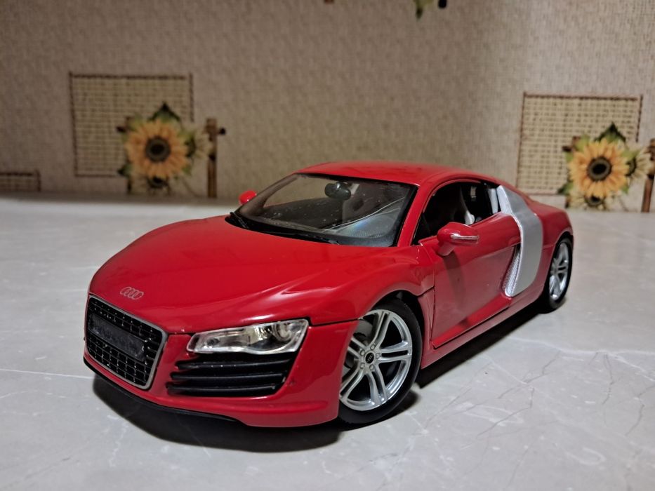 Масштабная модель 1/18 Audi R8 Maisto авто