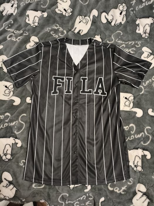 Мужская футболка на заклёпках