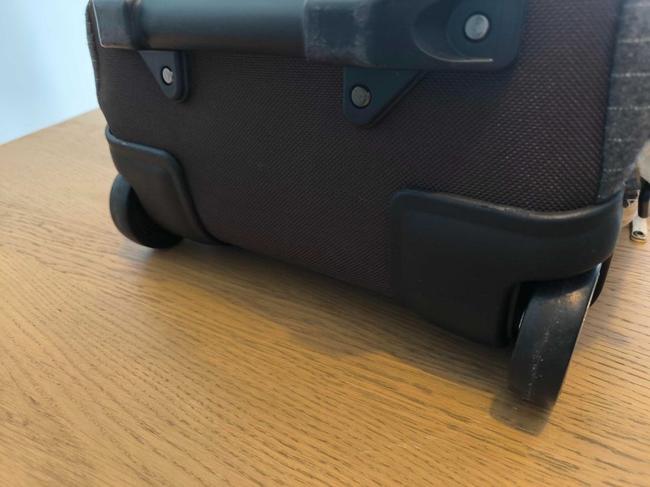 Mala de viagem com as medidas de cabine nova (Marca Desigual)