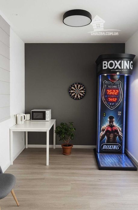 Центр. Будинок VIP-рівня. Більярд,караоке,теніс,аерохокей. До 25 осіб.