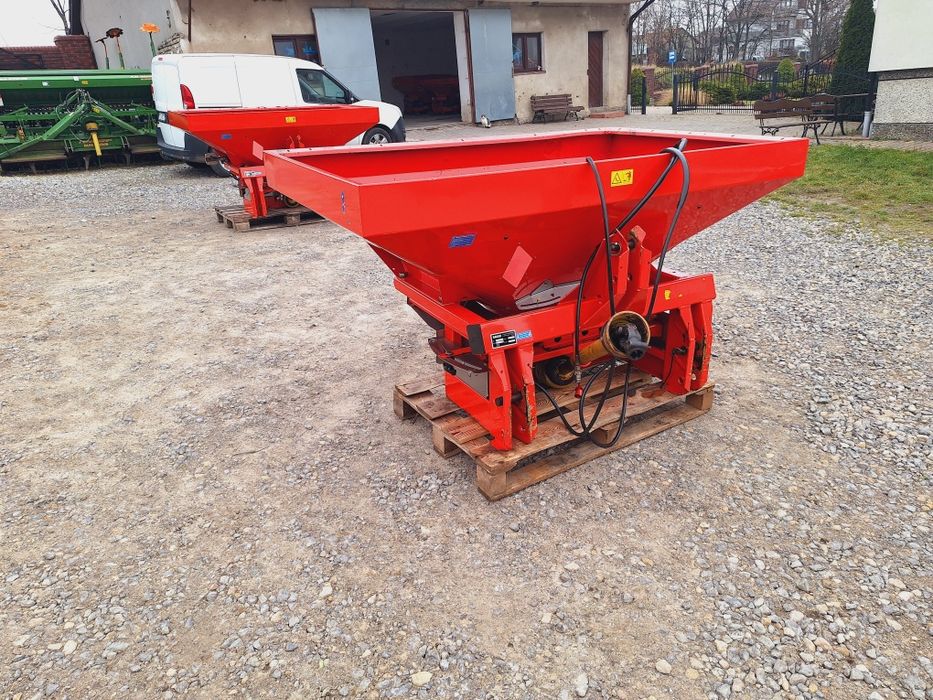 Rozsiewacz nawozu Rauch MDS 935  stan bdb hydraulika krata
