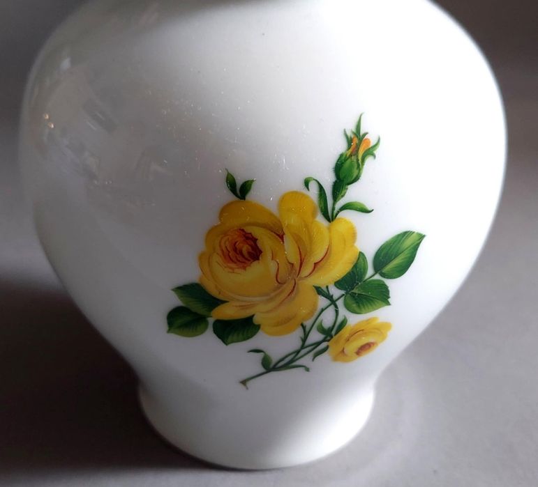 AK Kaiser Sharlottenburg amfora. Żółta róża