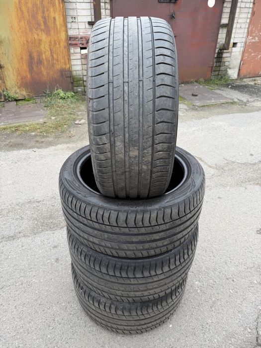 Комплект нових різношироких шин 315 35 R20/275 40 R20 Triangle