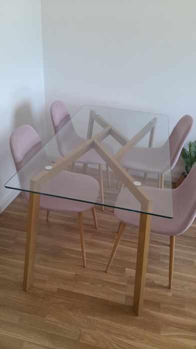 Oportunidade. Como Nova - Mesa retangular em vidro + 4 cadeiras rosa Hôma