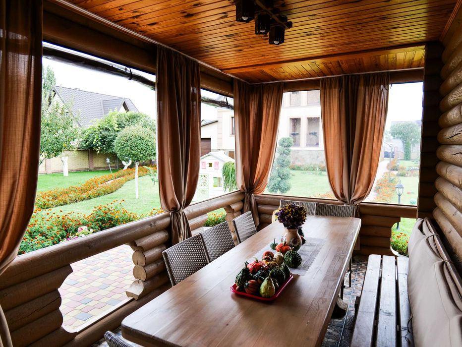 Просторе домоволодіння в передмісті, поблизу лісу!