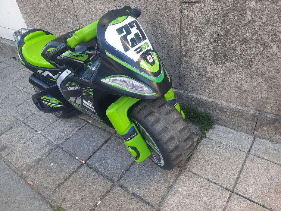 Moto kawasaki para criança a partir dos 3anos