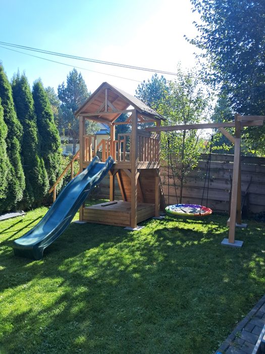 Plac zabaw, zjeżdżalnia, ścianka wspinaczkowa