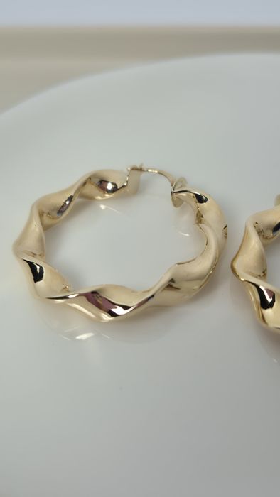 Nowe złote kolczyki skręcane koła p. 585