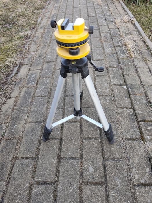 Statyw geodezyjny do poziomicy laserowej