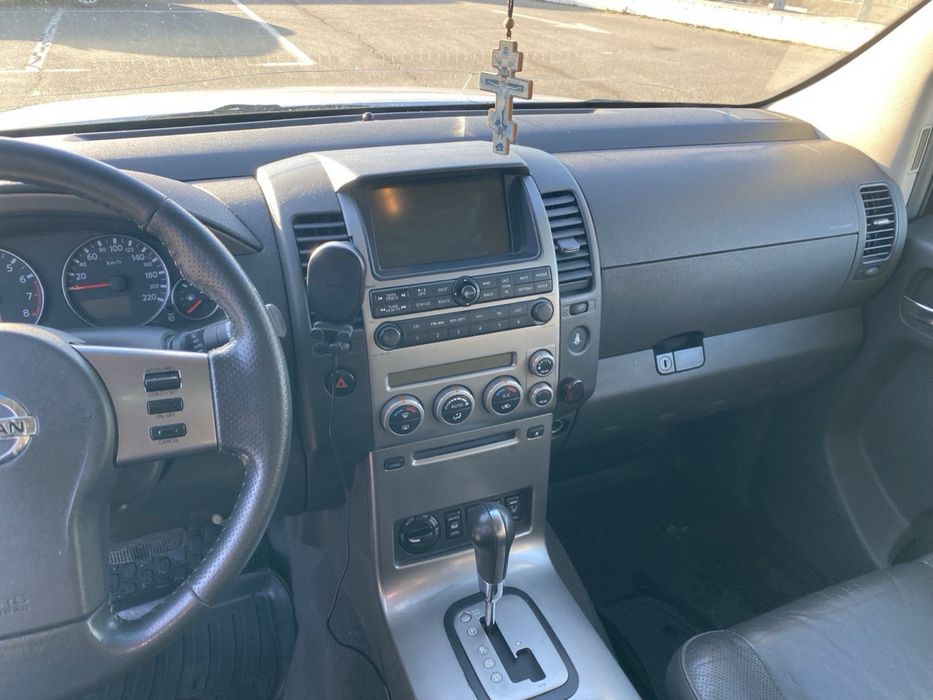 NISSAN Pathfinder 4.0 V-6 2007 р. 7 місць