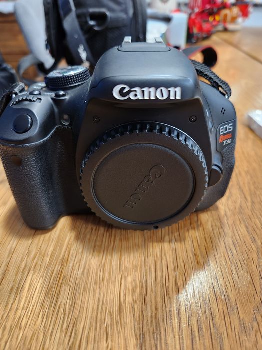 Aparat Canon Eos Rebel T3i / 600d z obiektywem  i torbą