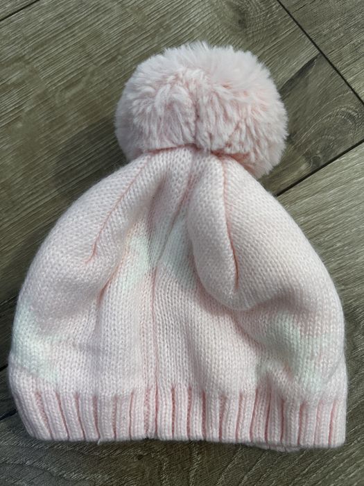 Różowa czapka z pomponem