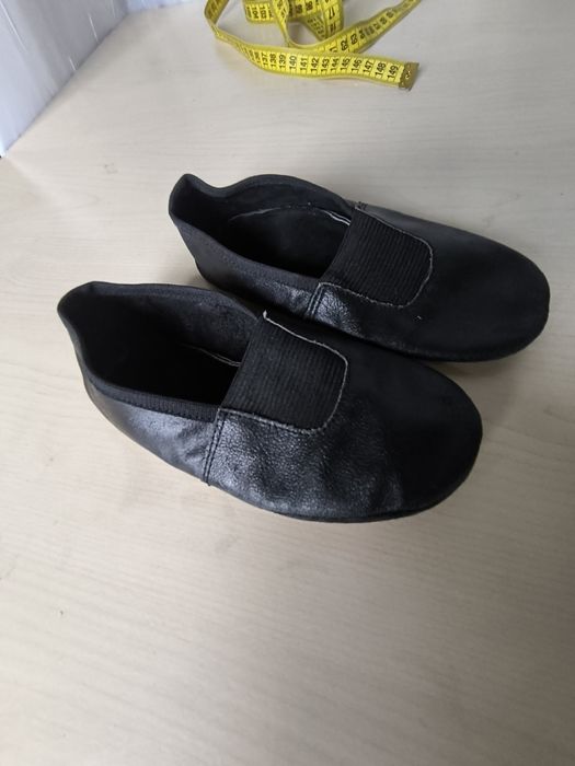 Чешки чорні дитячі шкіряні, р. 19,5 см та 17,5 см