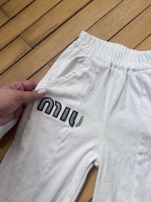 Продам класний костюм на дівчинку Miu-miu