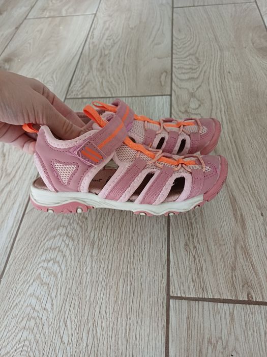 Sandałki 28, sandały zakryte