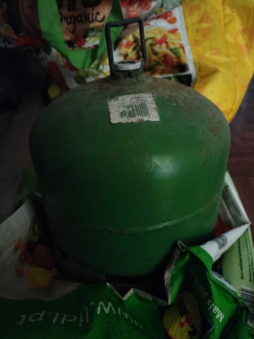 Fogão de Camping com acessórios a funcionar