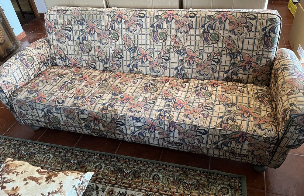 Sofa de 3 lugares estofado tecido
